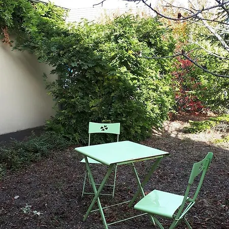 Grande Halle 63800 Homestay *